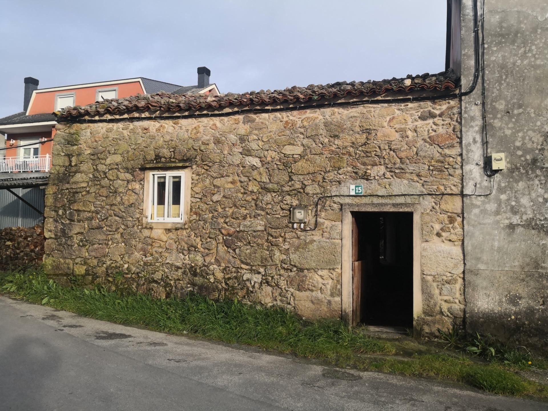 Vista exterior de Casa o xalet en venda en Carballo amb Jardí privat