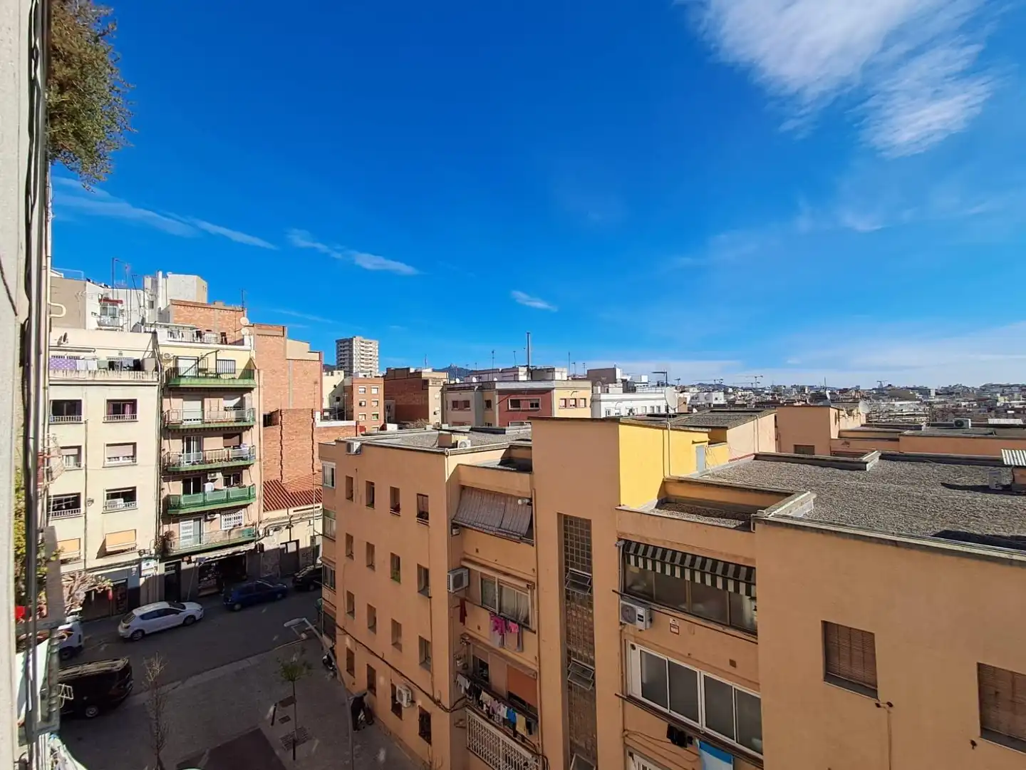 Vista exterior de Apartament en venda en L'Hospitalet de Llobregat