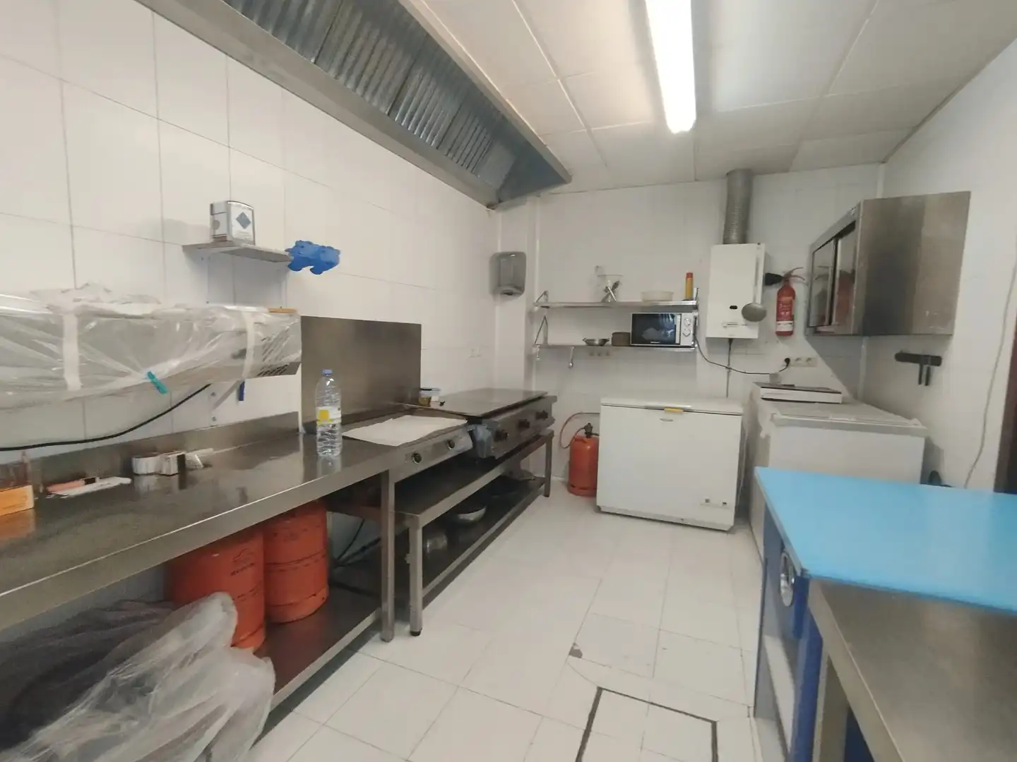 Cuina de Local de lloguer en Socuéllamos amb Aire condicionat i Moblat