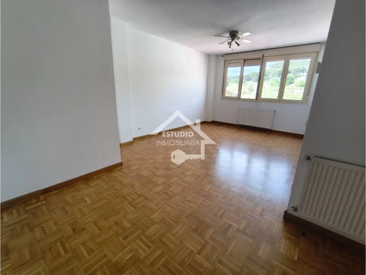 Sala de estar de Piso en venta en Lodosa con Calefacción, Trastero y Balcón