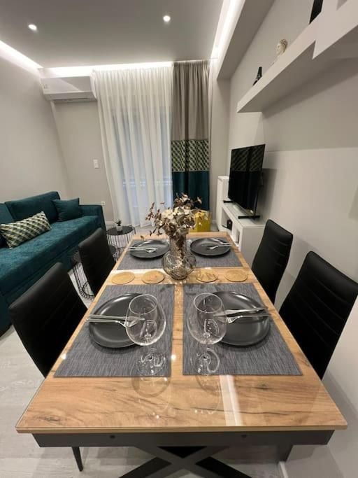 Menjador de Pis de lloguer en Santa Coloma de Gramenet amb Aire condicionat, Moblat i TV