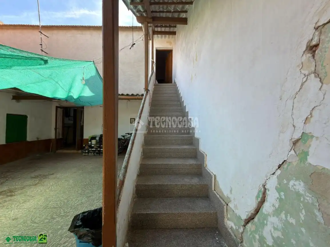 Casa adosada en venda en Bolaños de Calatrava amb Calefacció