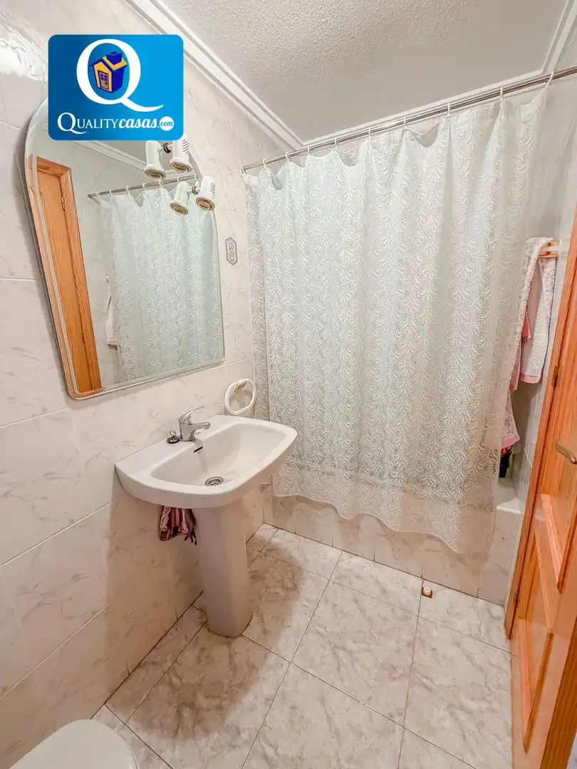 Badezimmer von Wohnung zum Verkauf in Torrevieja mit Terrasse