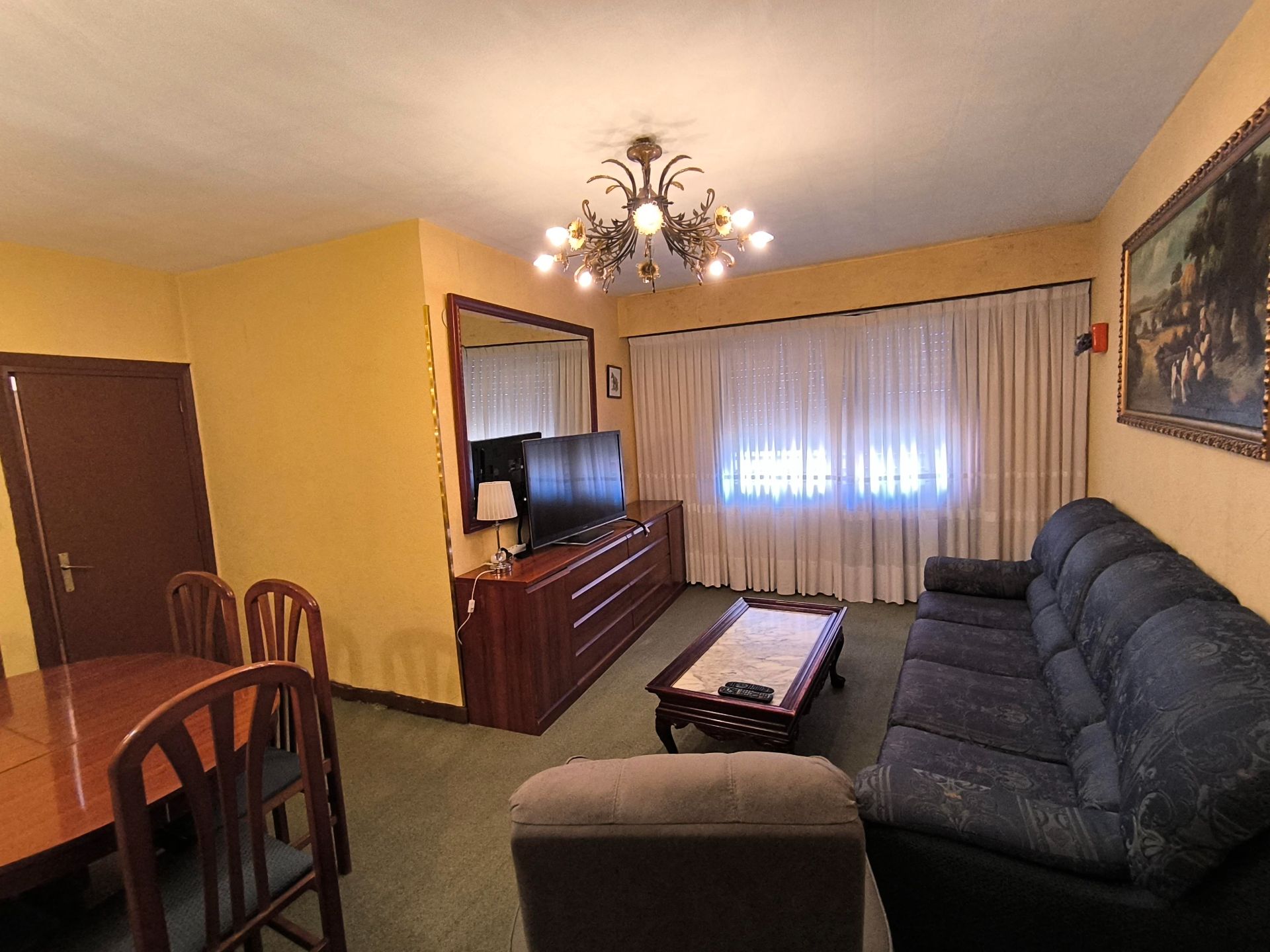 Sala d'estar de Pis en venda en Bilbao  amb Calefacció, Parquet i Moblat