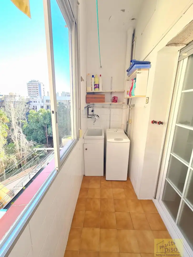 Küche von Wohnung zum Verkauf in Barcelona mit Klimaanlage, Parkett und Terrasse