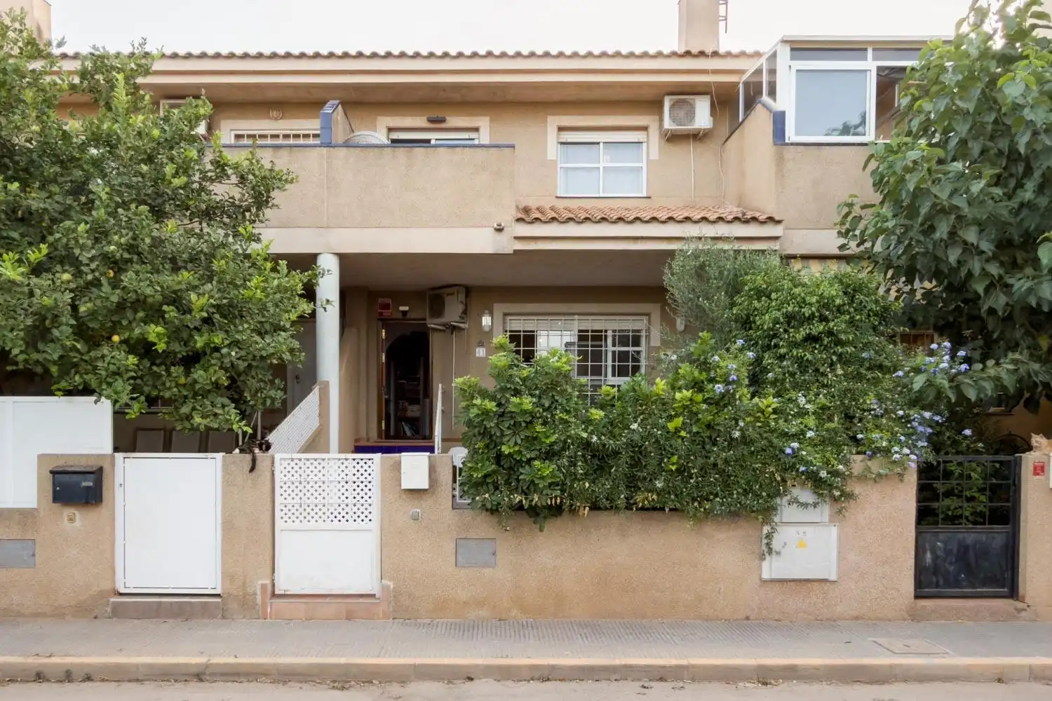 Vista exterior de Casa o xalet en venda en Cartagena amb Aire condicionat, Calefacció i Jardí privat