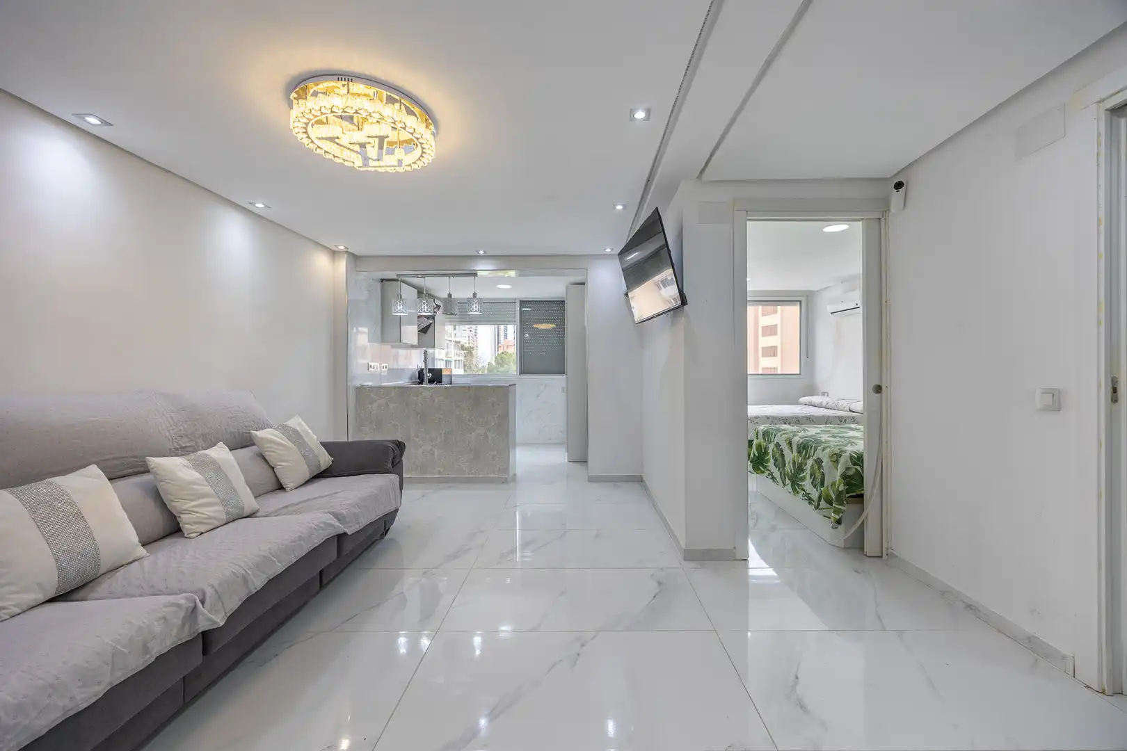 Sala de estar de Apartamento en venta en Benidorm con Piscina, Amueblado y Piscina comunitaria
