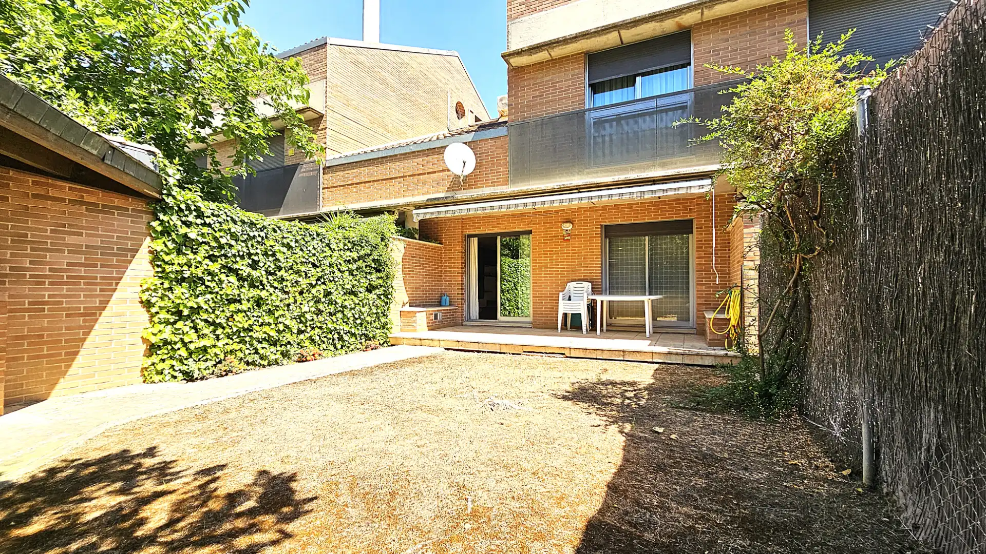 Vista exterior de Casa adosada en venta en Zaragoza con Aire acondicionado, Calefacción y Jardín privado