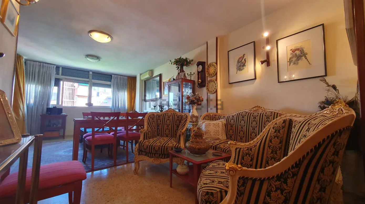 Sala d'estar de Pis en venda en  Madrid Capital amb Calefacció i Terrassa
