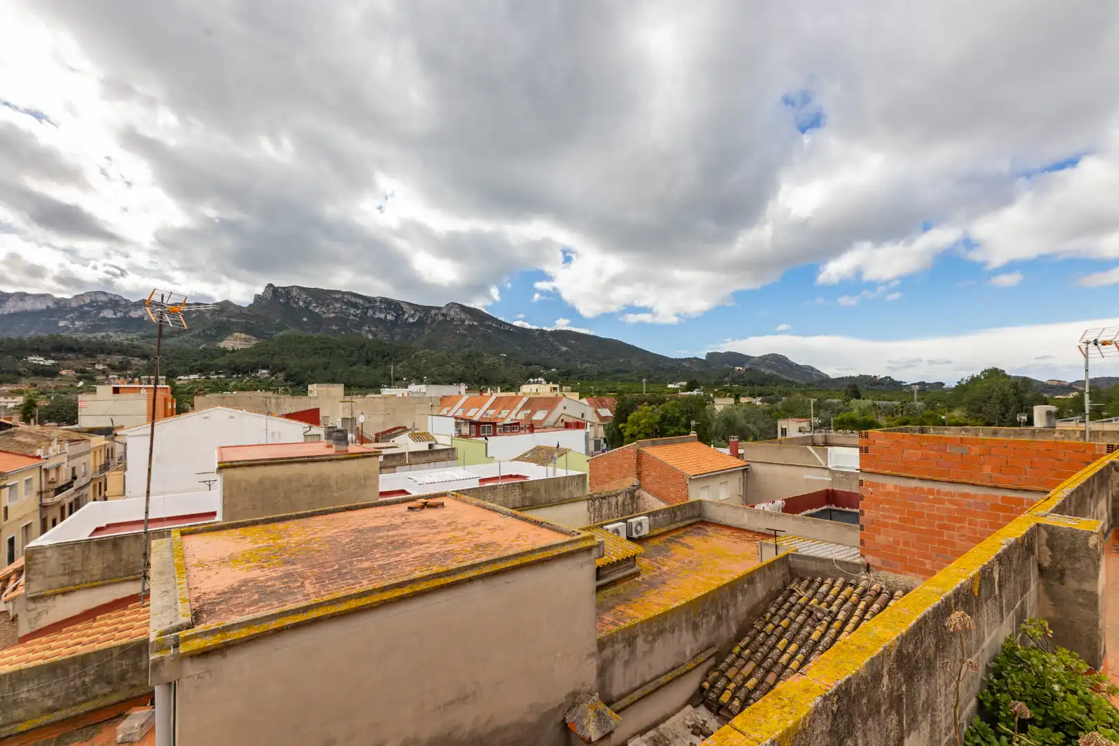 Vista exterior de Piso en venta en Llaurí con Aire acondicionado, Calefacción y Trastero