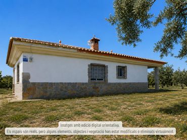 House with pool for sale in Riudoms