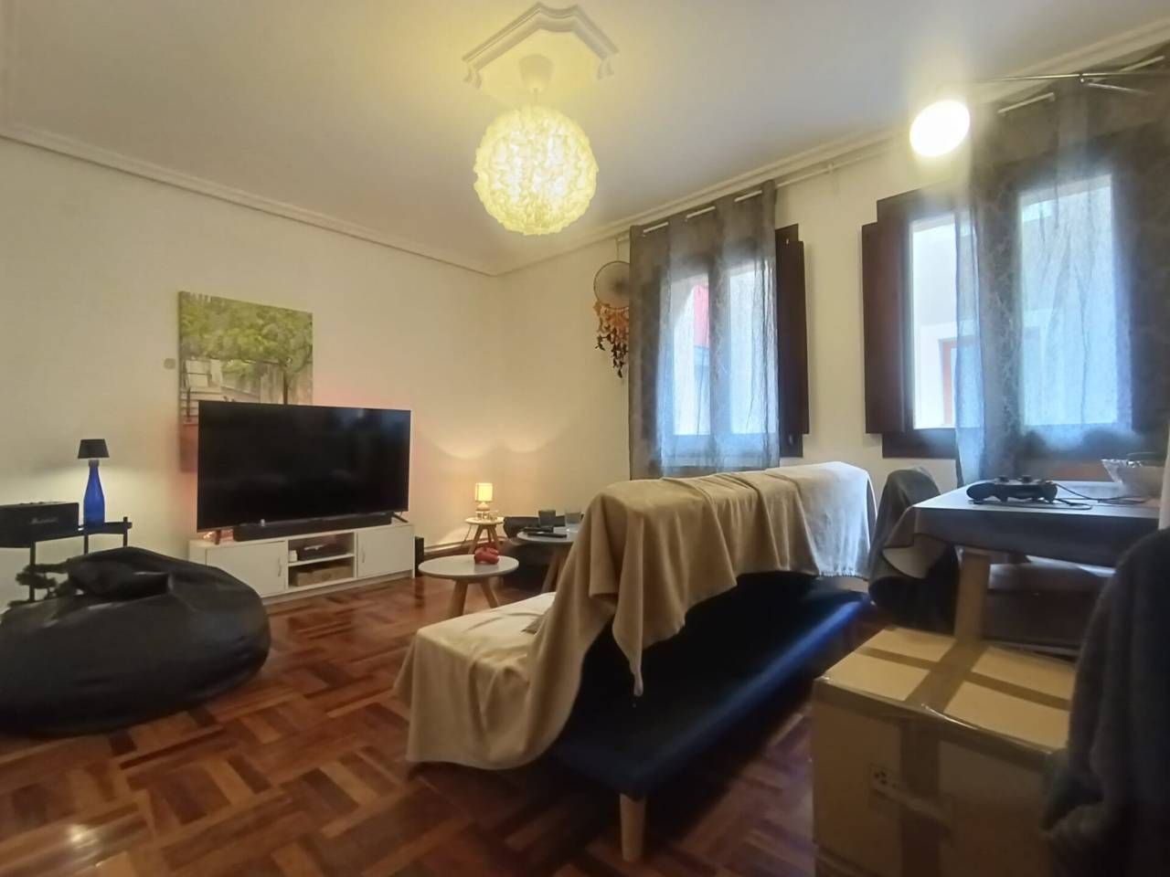 Sala d'estar de Pis en venda en Burgos Capital amb Calefacció, Parquet i Moblat