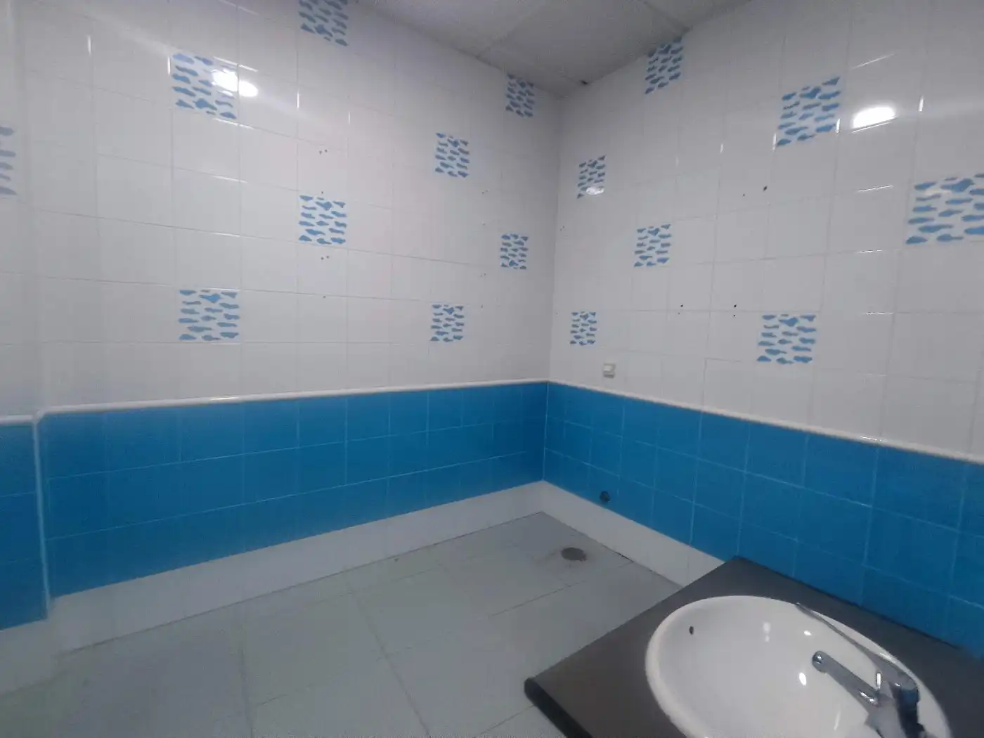 Baño de Local de alquiler en Reus con Aire acondicionado, Terraza y Amueblado