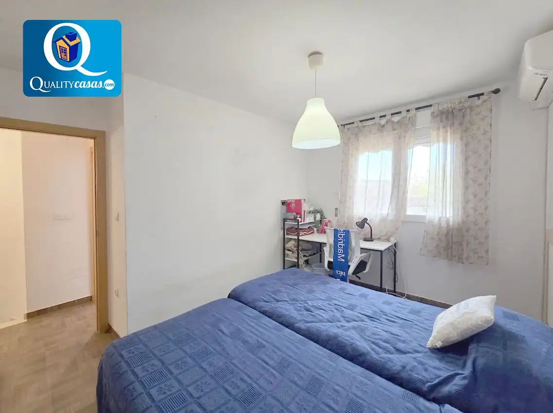 Dormitori de Casa o xalet en venda en Alicante / Alacant amb Aire condicionat, Terrassa i Piscina comunitària
