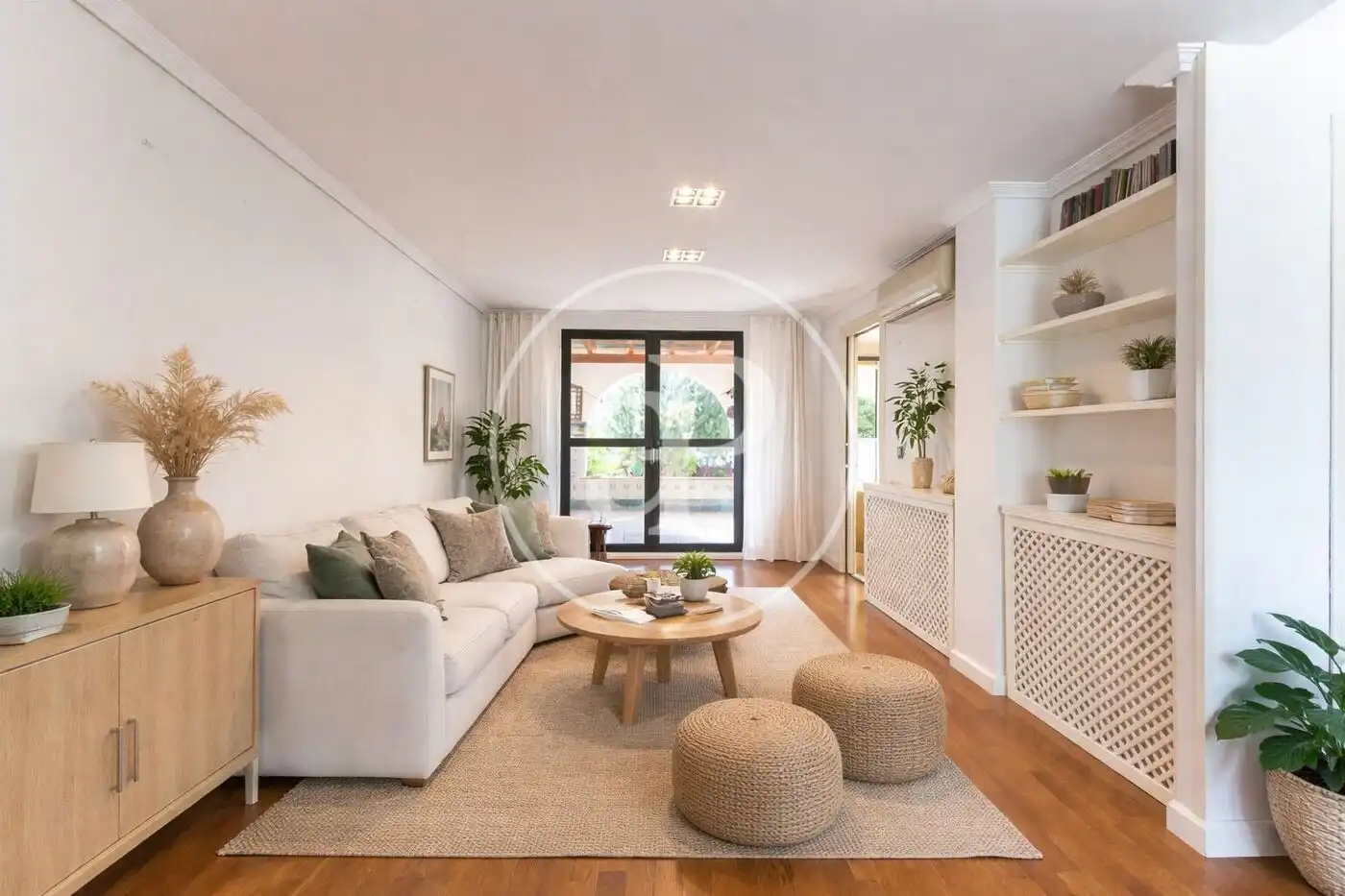 Sala de estar de Casa adosada en venta en Paterna con Aire acondicionado, Calefacción y Jardín privado