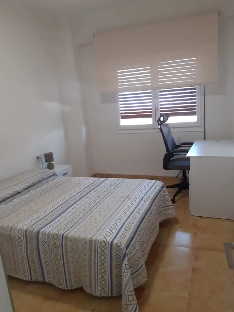 Habitación de Piso de alquiler en Castellón de la Plana / Castelló de la Plana con Terraza y Amueblado