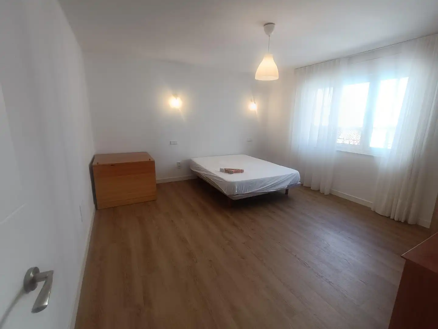 Schlafzimmer von Wohnung zur Miete in Santander mit Abstellraum, Möbliert und Balkon