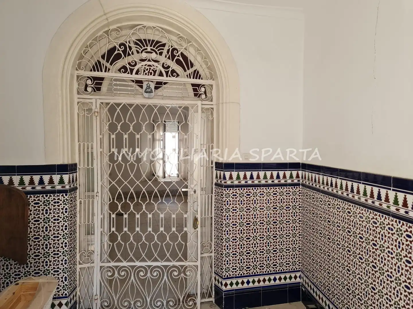 Casa adosada en venda en Sanlúcar la Mayor amb Jardí privat i Balcó