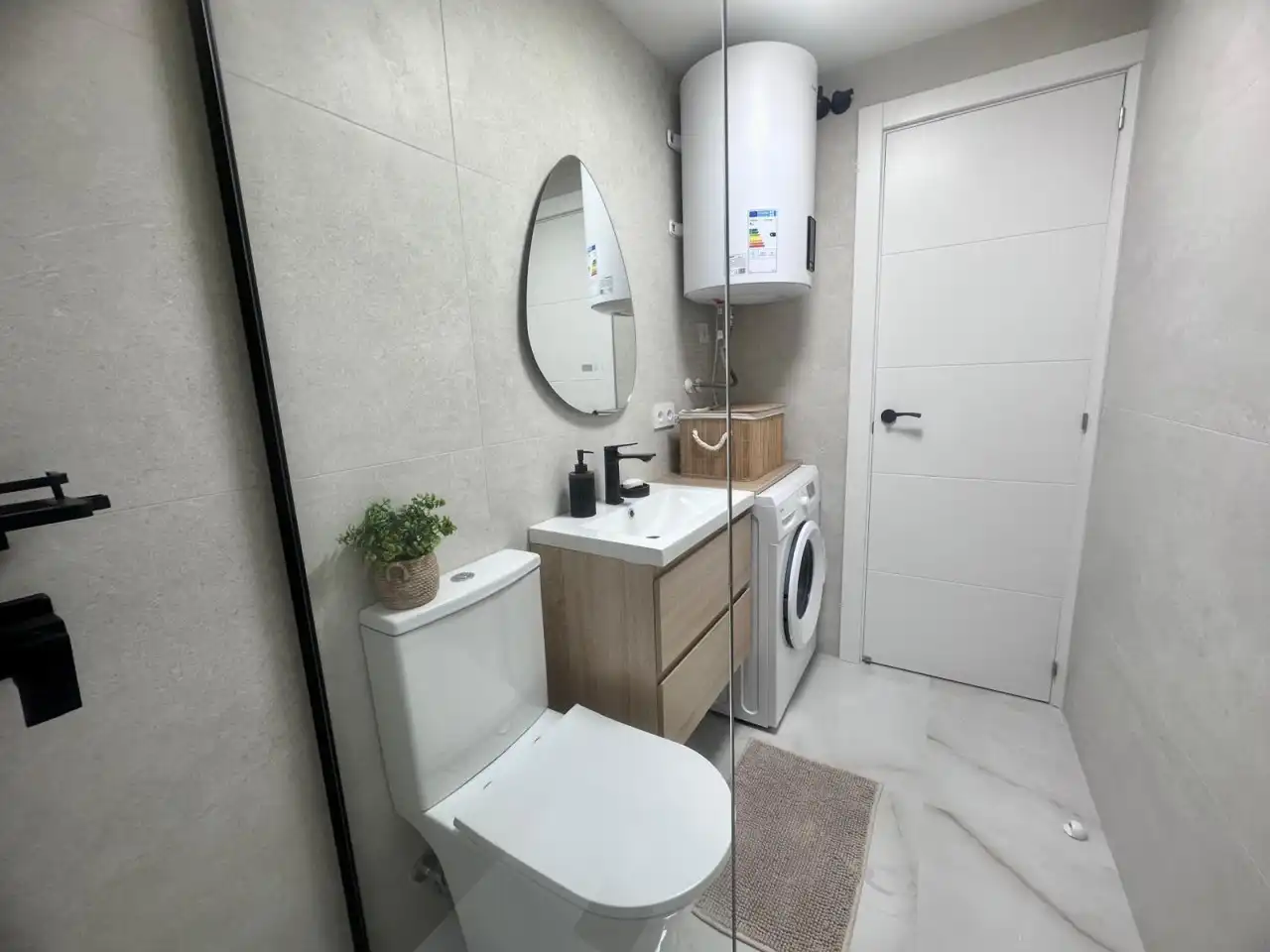 Bathroom of Flat for sale in Torrevieja  with Air Conditioner, Heating and Terrace