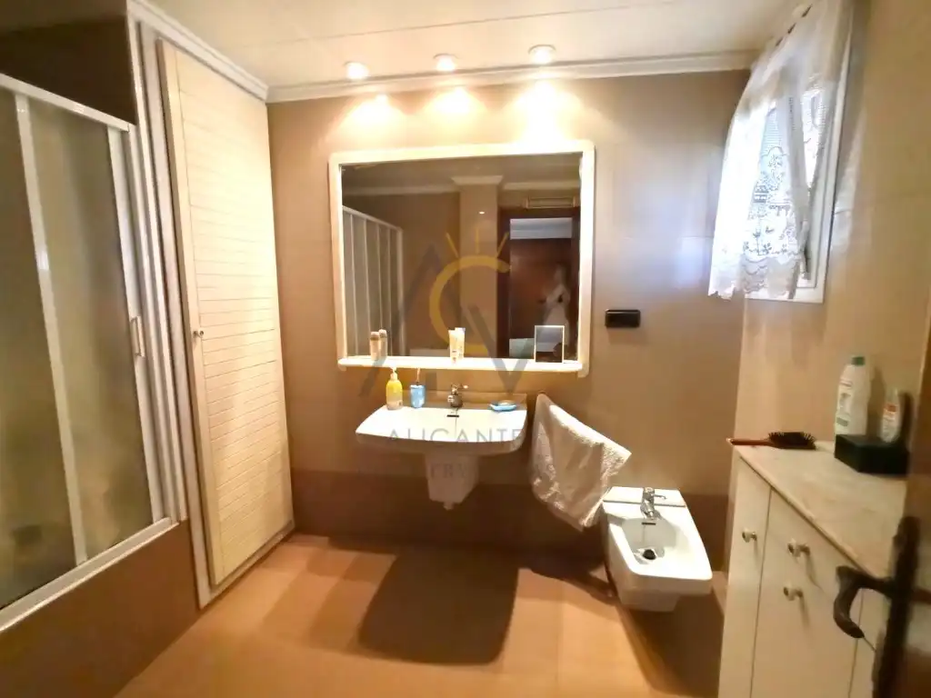Bany de Àtic en venda en Monóvar  / Monòver amb Aire condicionat, Terrassa i Forn