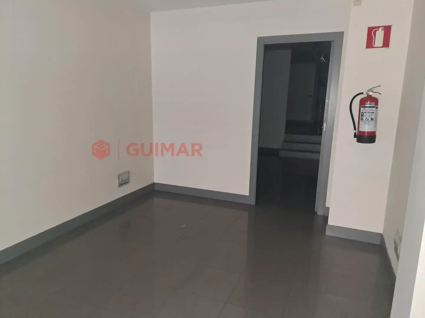 Business premises for sale in L´Hospitalet de Llobregat - Calle PUJOS DE, imagen 3