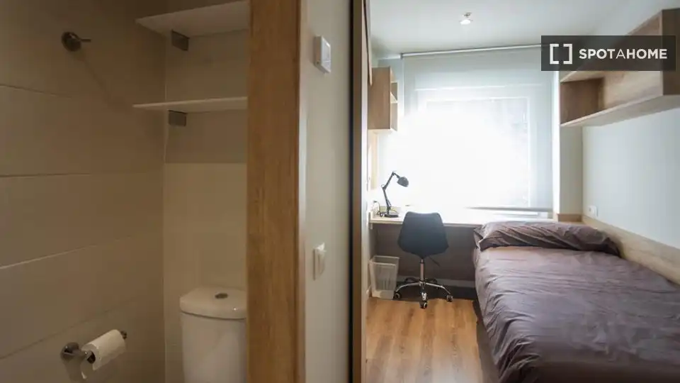 Dormitori de Casa o xalet per a compartir en Bilbao  amb Aire condicionat, Terrassa i Moblat
