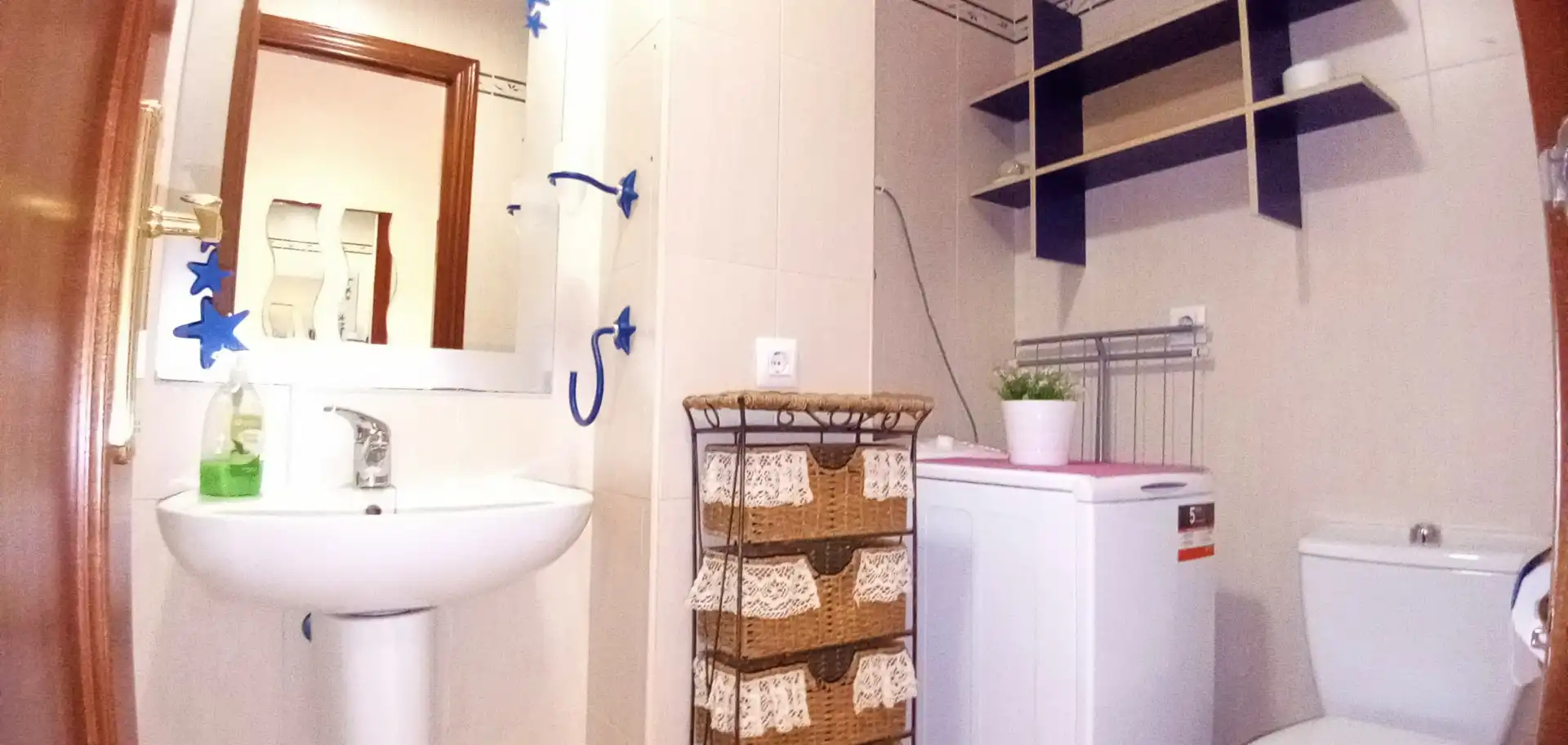 Badezimmer von Wohnung zum Verkauf in Camas mit Klimaanlage, Möbliert und Waschmaschine