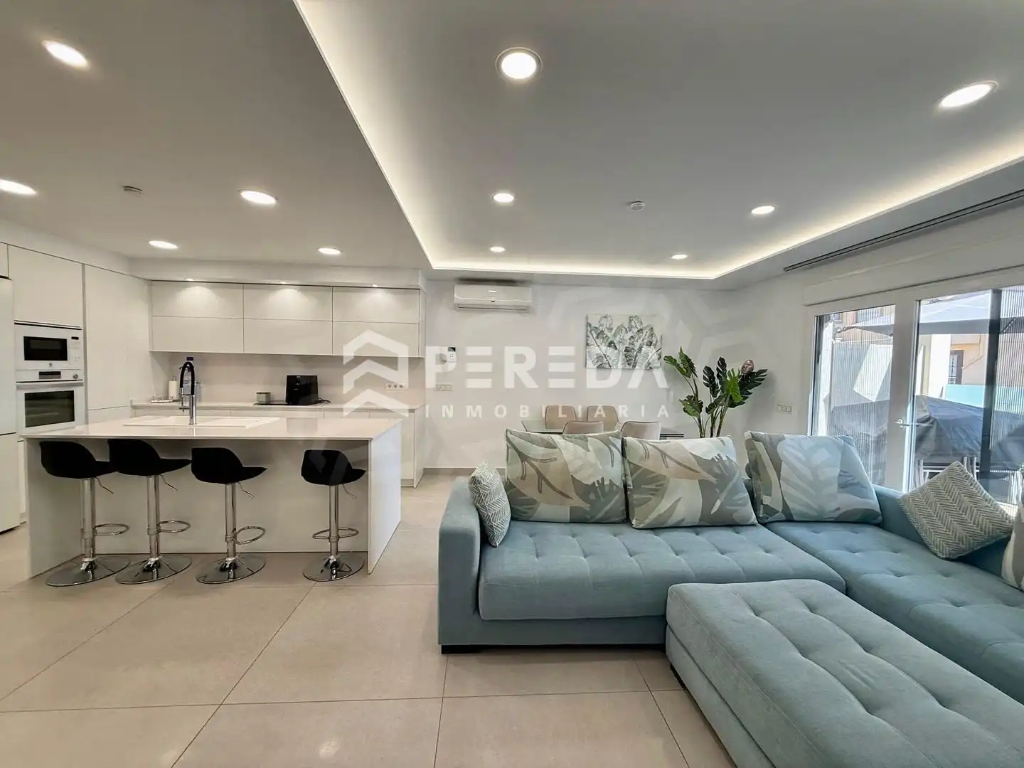 Living room of Houses for sale in Roquetas de Mar  with Air Conditioner, Private garden and Terrace