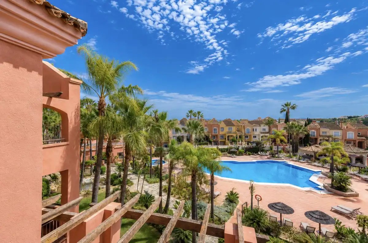 Vista exterior de Dúplex en venda en Marbella amb Aire condicionat, Terrassa i Traster