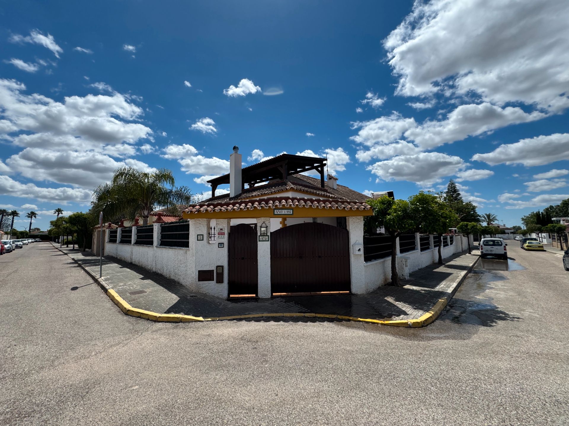Vista exterior de Casa o xalet de lloguer en Espartinas amb Aire condicionat, Calefacció i Jardí privat