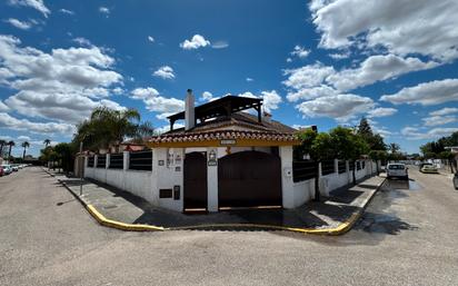 Vista exterior de Casa o xalet de lloguer en Espartinas amb Aire condicionat, Calefacció i Jardí privat