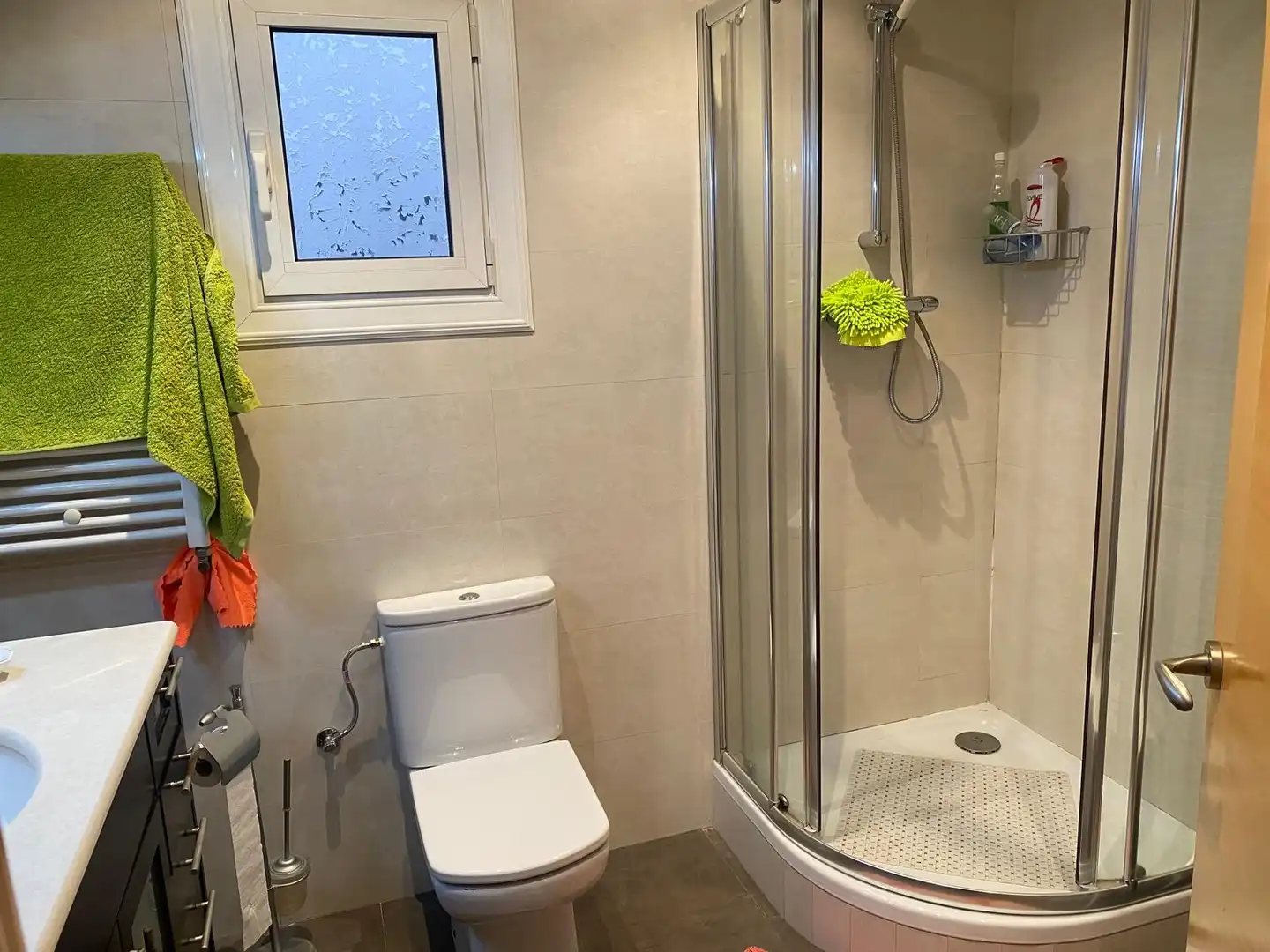 Baño de Piso en venta en Santa Coloma de Gramenet con Aire acondicionado, Trastero y Horno