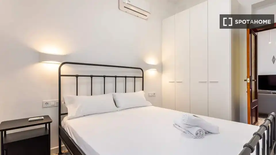 Habitación de Piso de alquiler en Valencia con Aire acondicionado, Calefacción y Amueblado