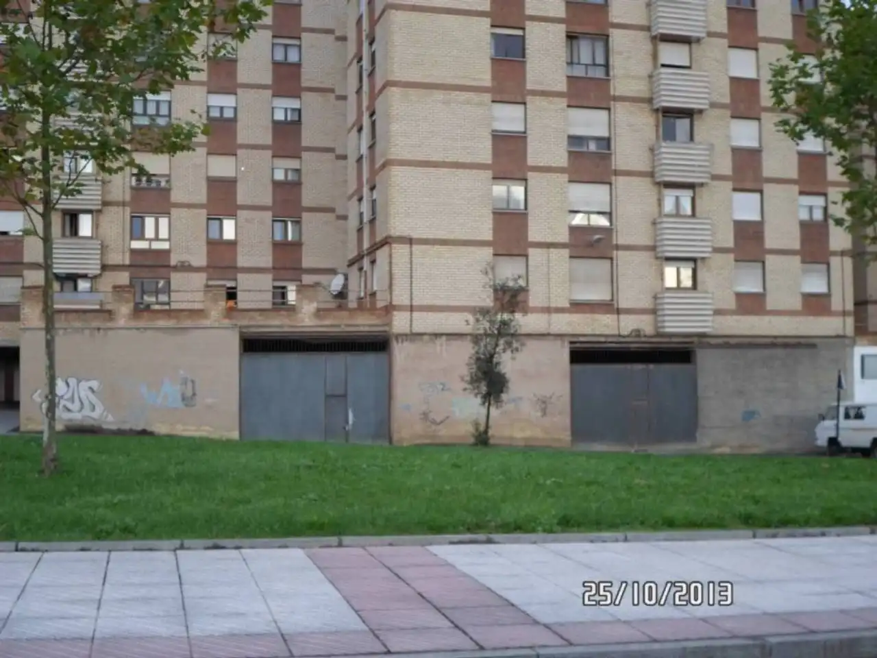 Parking de Local en venta en Oviedo  con Parquet y Terraza