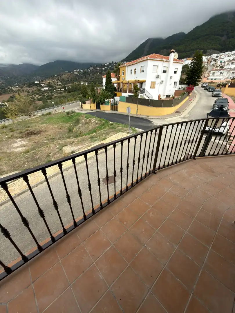 Vista exterior de Piso en venta en Alcaucín con Terraza, Horno y Piscina comunitaria