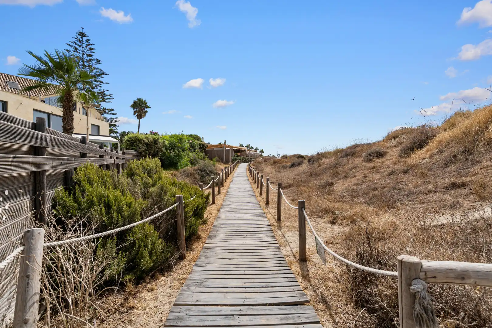 Vista exterior de Casa adosada en venta en Marbella con Aire acondicionado, Terraza y Piscina