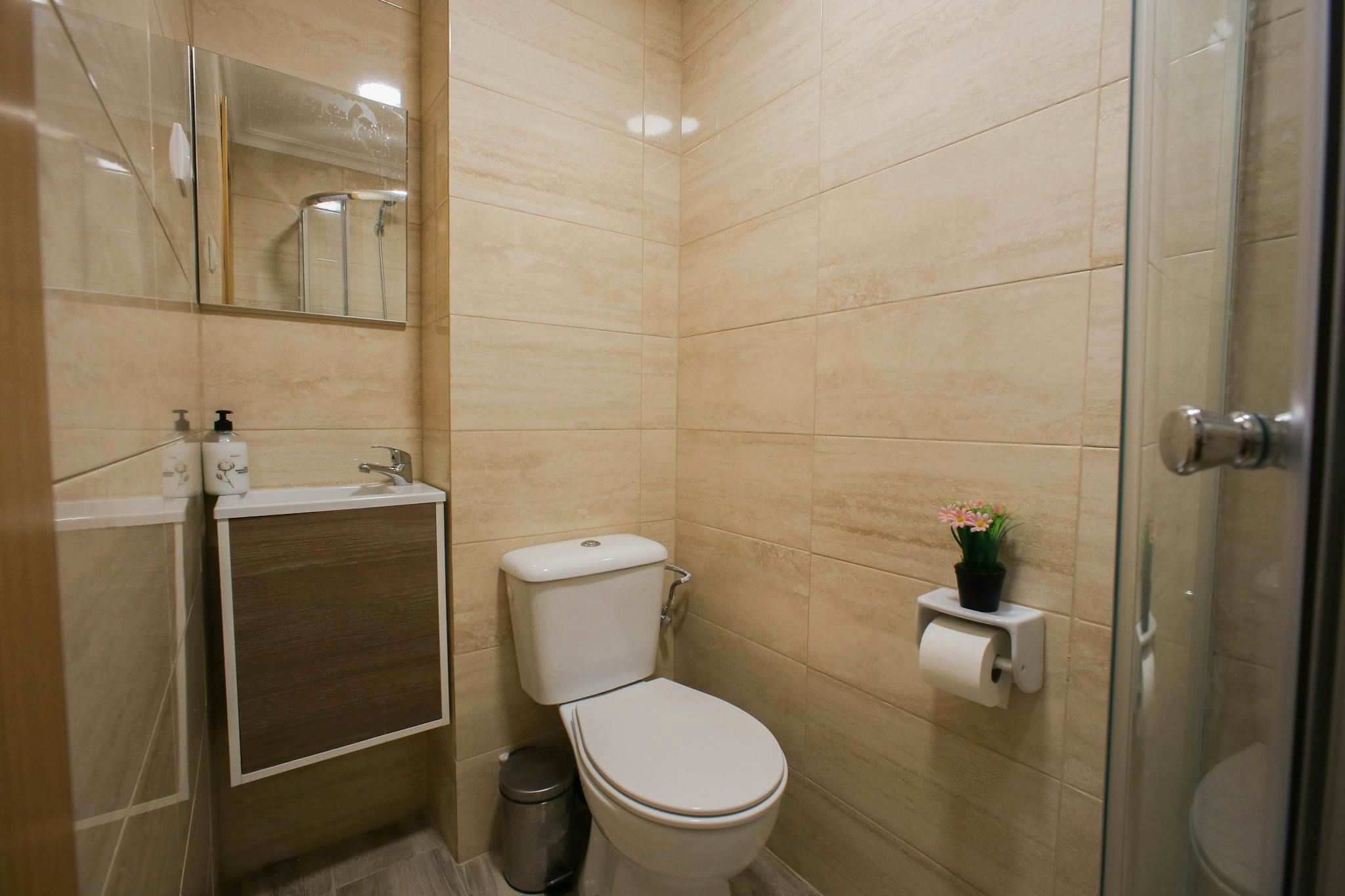 Bathroom of Flat to share in  Valencia Capital  with Air Conditioner, Heating and Furnished