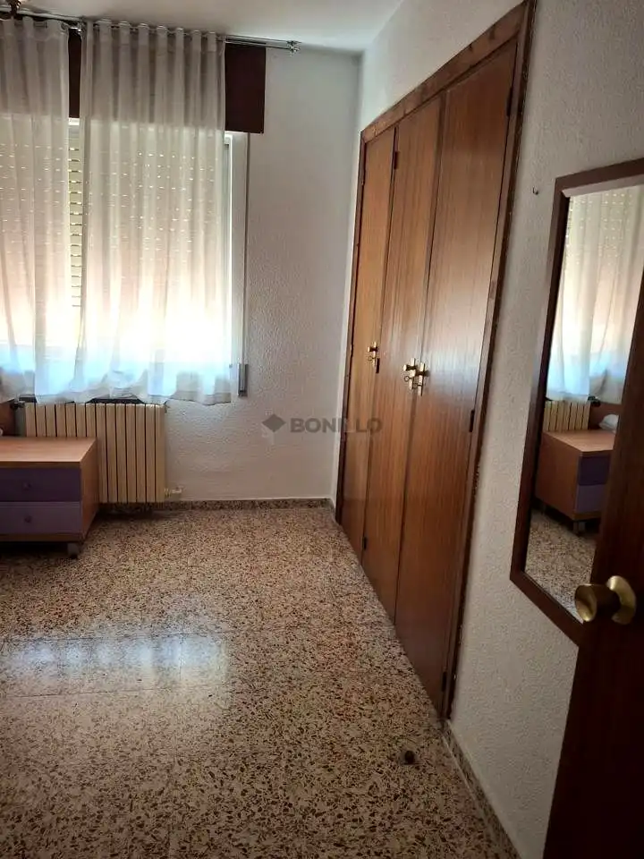 Schlafzimmer von Wohnung zur Miete in Teruel mit Möbliert