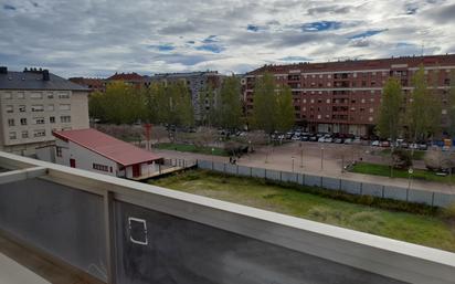 Dormitori de Pis en venda en  Logroño amb Terrassa i Piscina