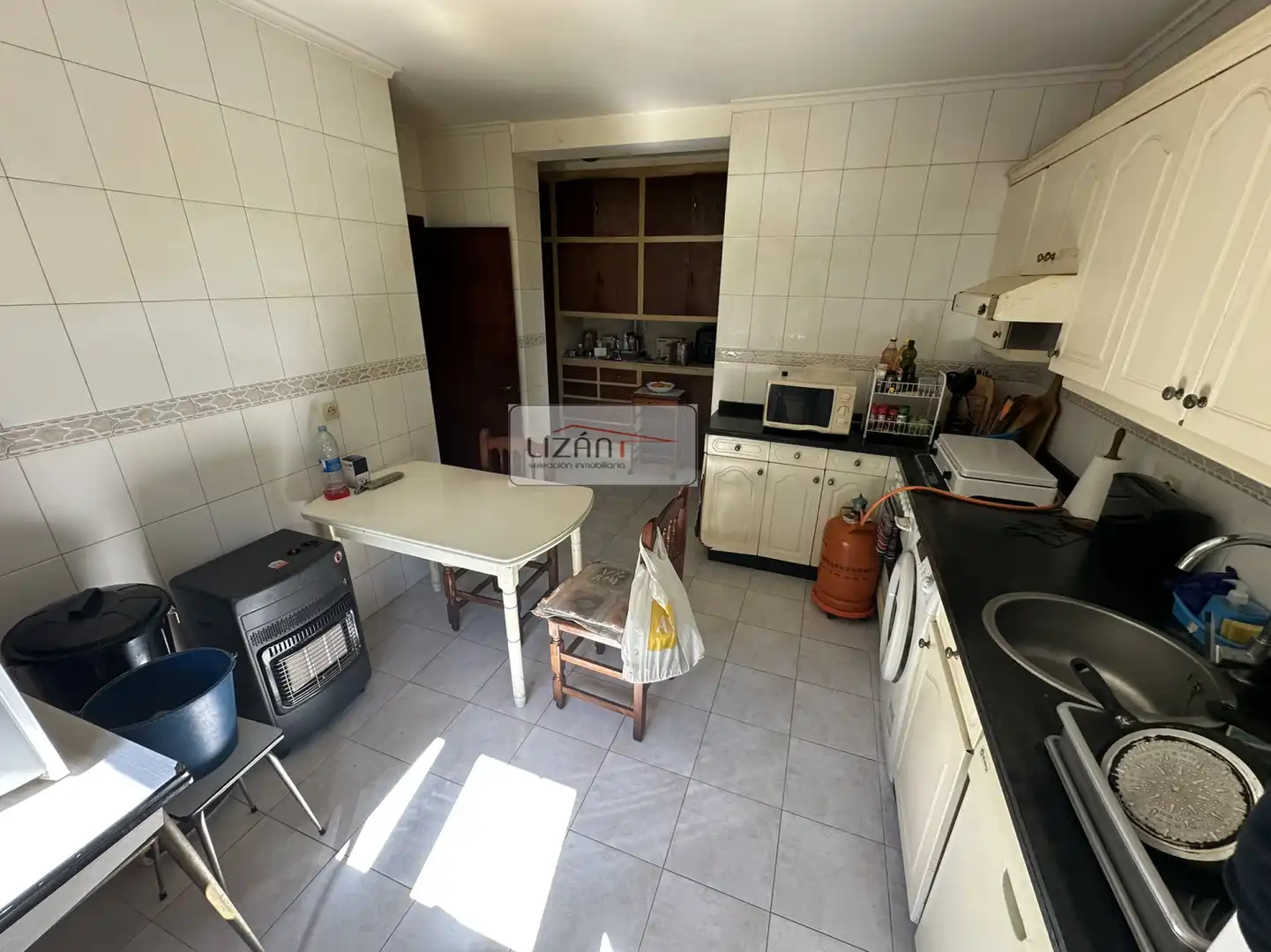 Cuina de Casa o xalet en venda en Siero amb Calefacció i Parquet