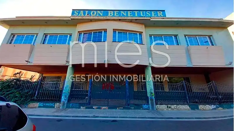 Vista exterior de Edificio en venta en Benetússer