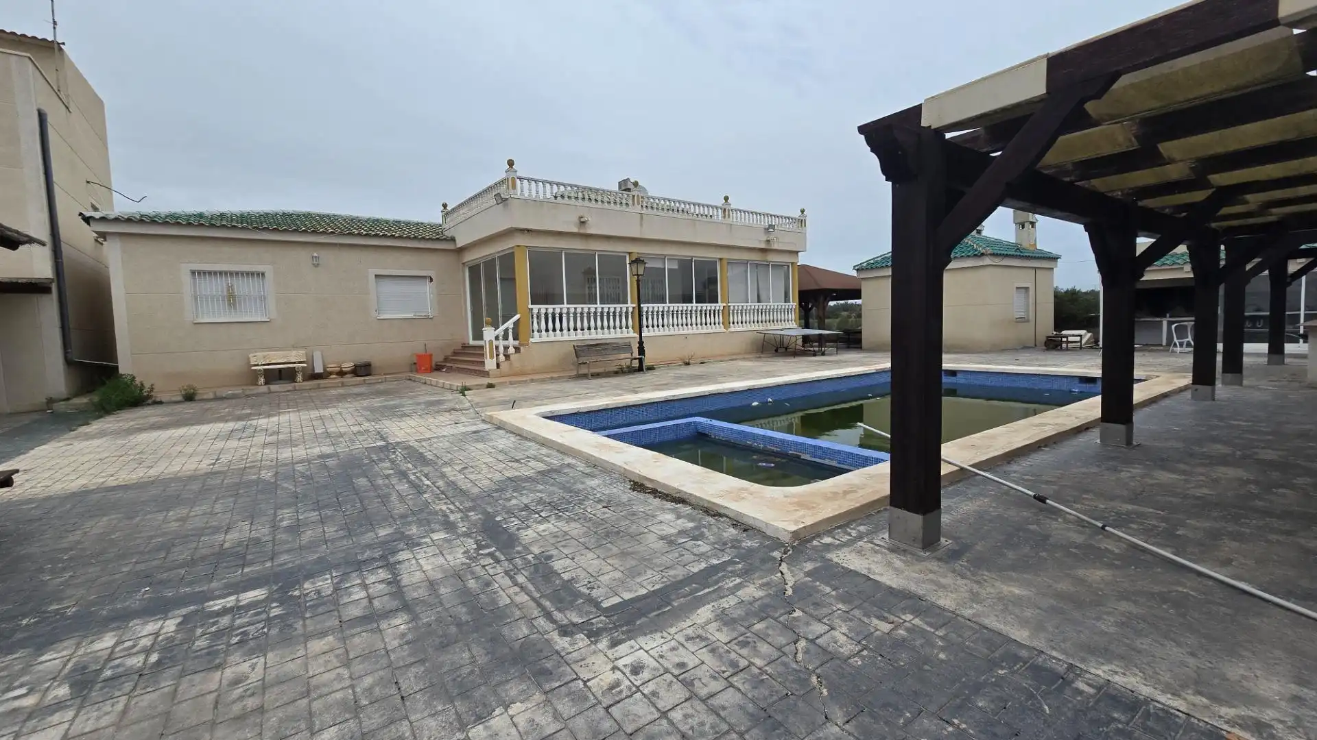 Vista exterior de Casa o xalet en venda en Elche / Elx amb Aire condicionat, Terrassa i Traster