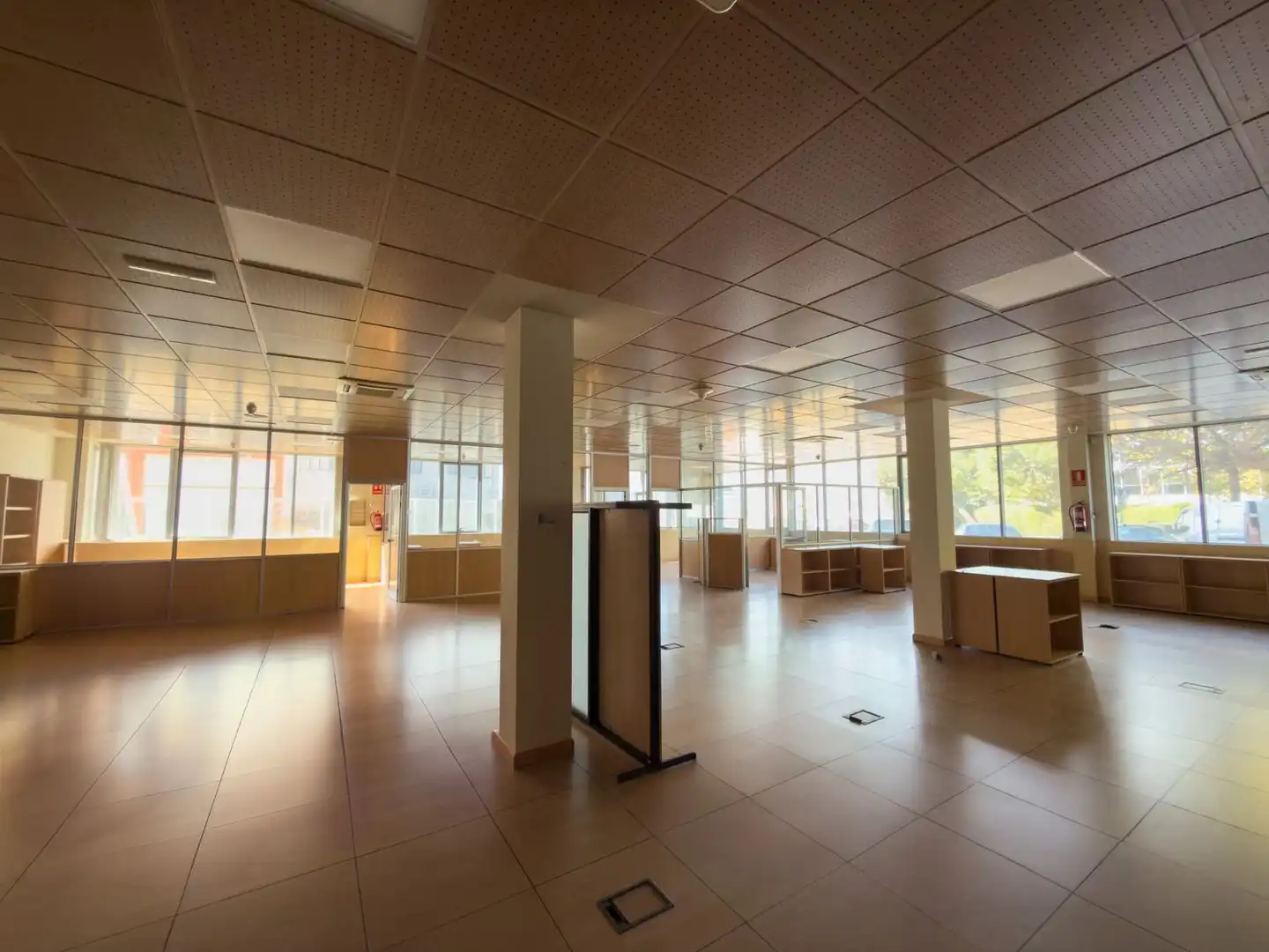 Gemischtgenutztes Gebäude zum Verkauf in Montserrat - Parque Empresarial, imagen 27
