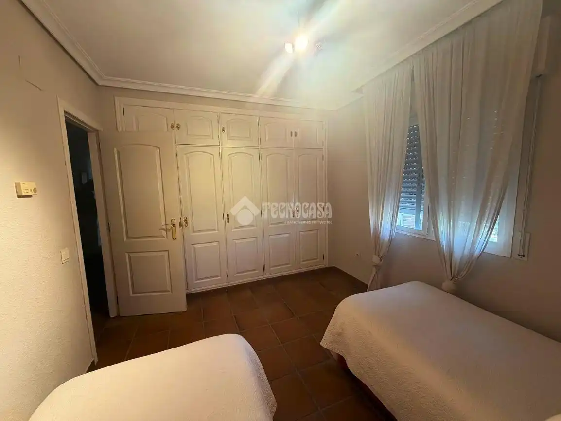 Habitación de Casa o chalet en venta en Badajoz con Aire acondicionado, Jardín privado y Piscina