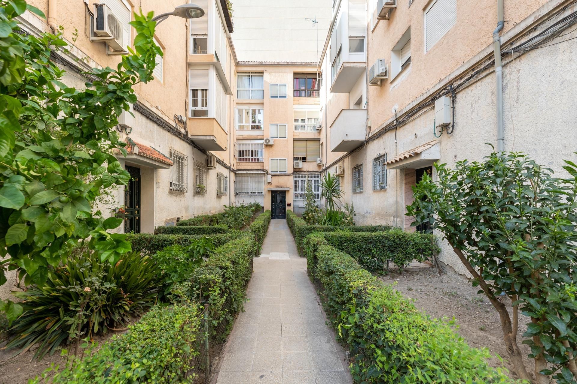 Exterior view of Flat for sale in  Granada Capital  with Terrace