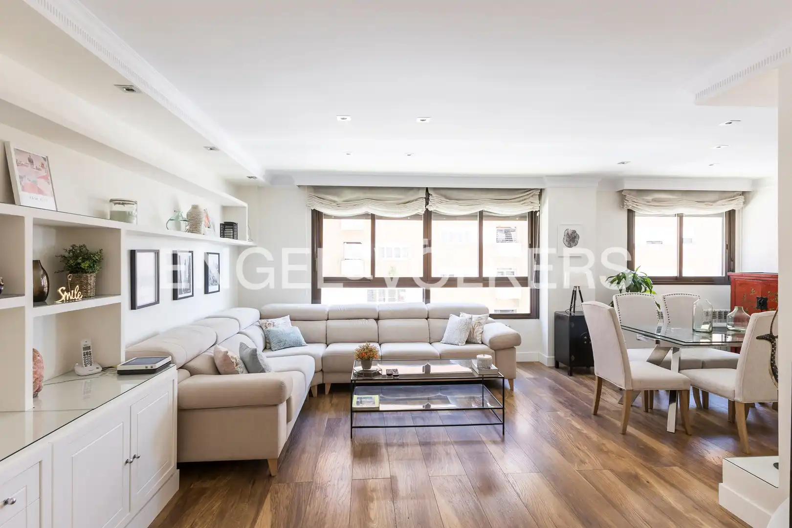 Living room of Flat for rent in Madrid  with Air Conditioner, Heating and Swimming Pool
