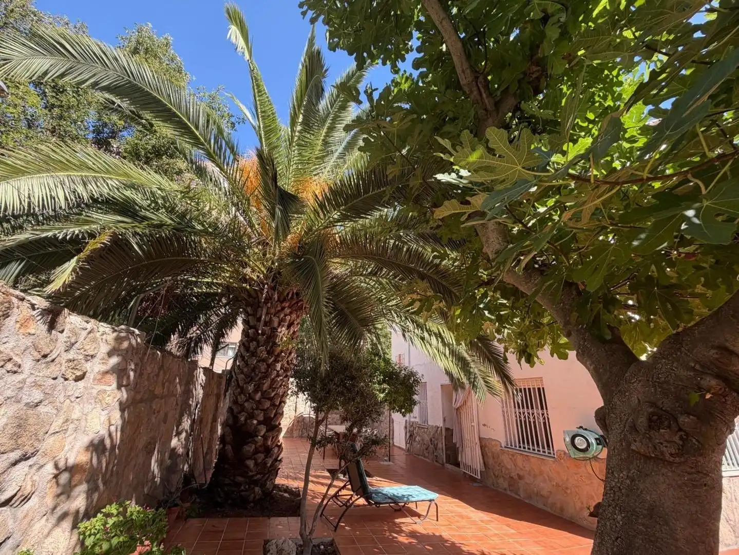 Vista exterior de Casa o xalet en venda en Madrid amb Aire condicionat, Calefacció i Jardí privat