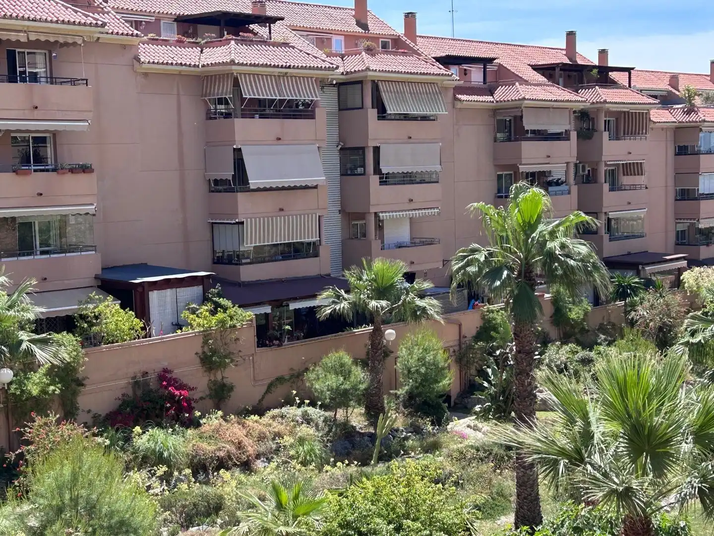 Vista exterior de Pis en venda en Málaga amb Jardí privat, Terrassa i Piscina comunitària