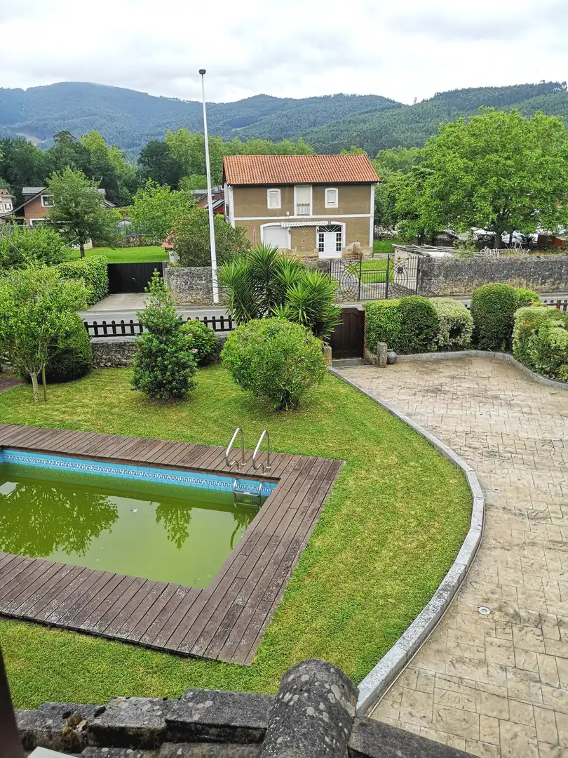 Piscina de Casa o xalet en venda en Guriezo amb Calefacció, Jardí privat i Terrassa