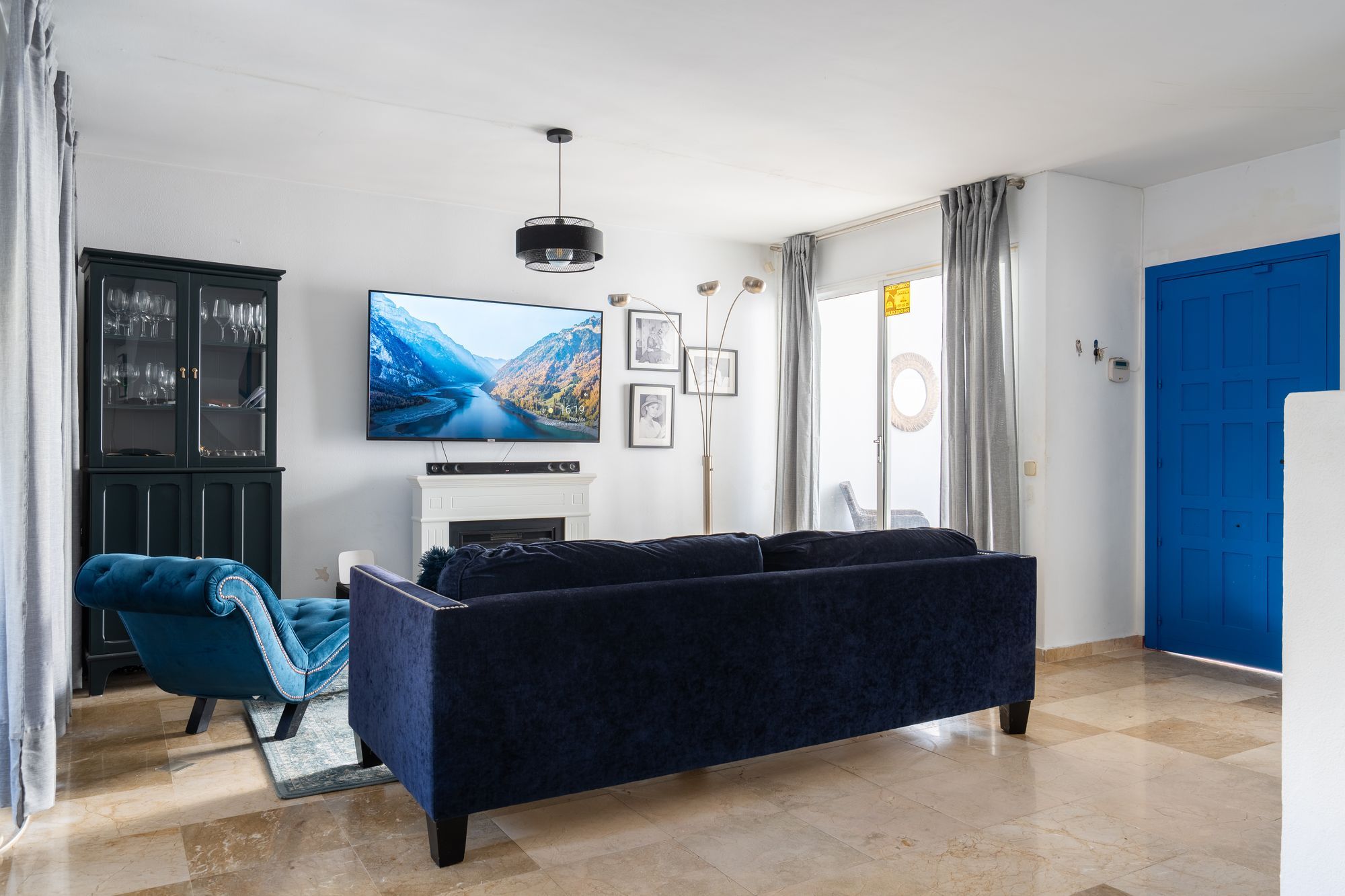 Sala d'estar de Casa adosada en venda en Marbella amb Terrassa i Balcó